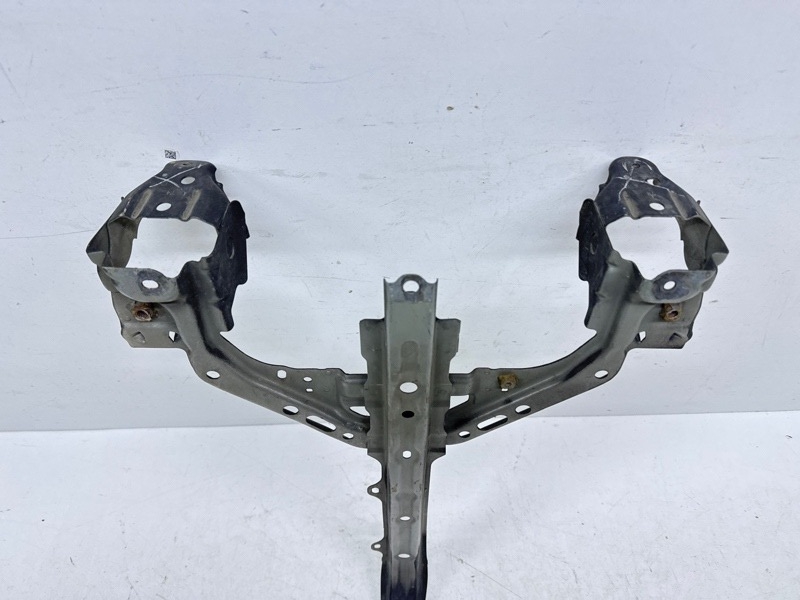 Кронштейн замка капота