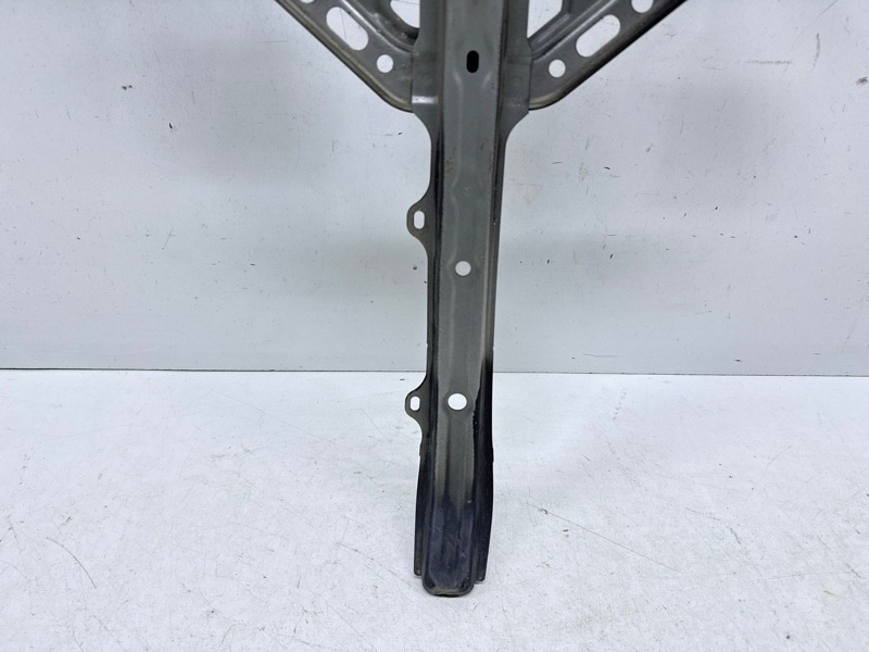 Кронштейн замка капота