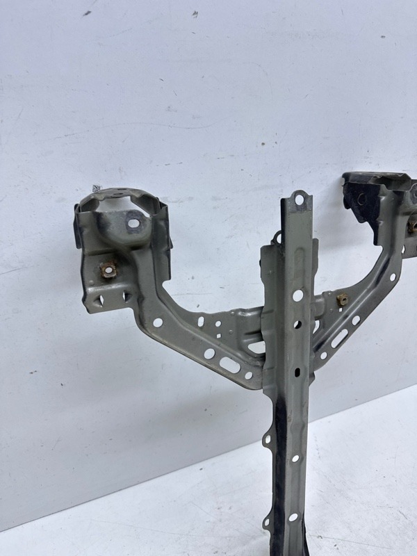 Кронштейн замка капота