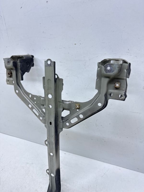 Кронштейн замка капота