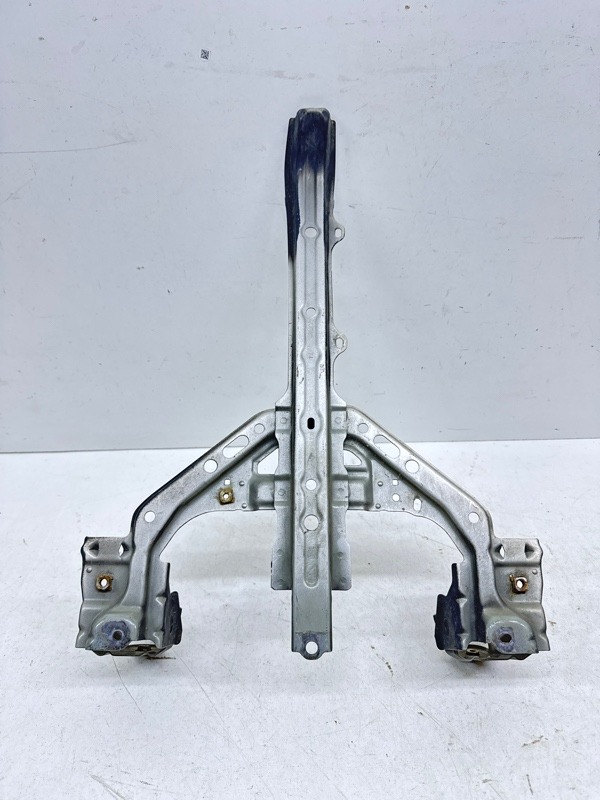 Кронштейн замка капота