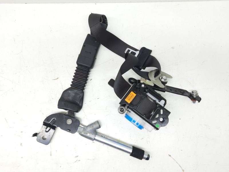 Ремень безопасности