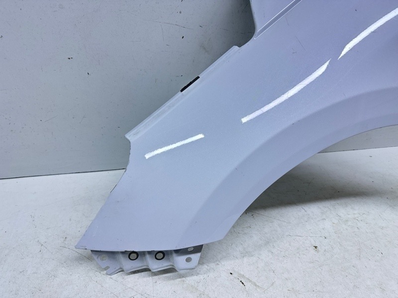 Крыло переднее левое