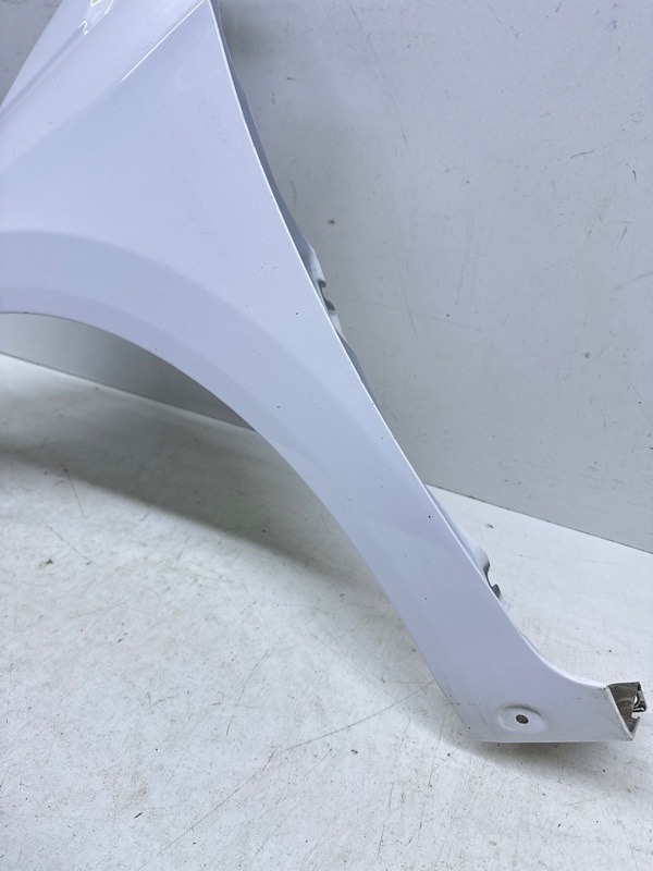 Крыло переднее левое