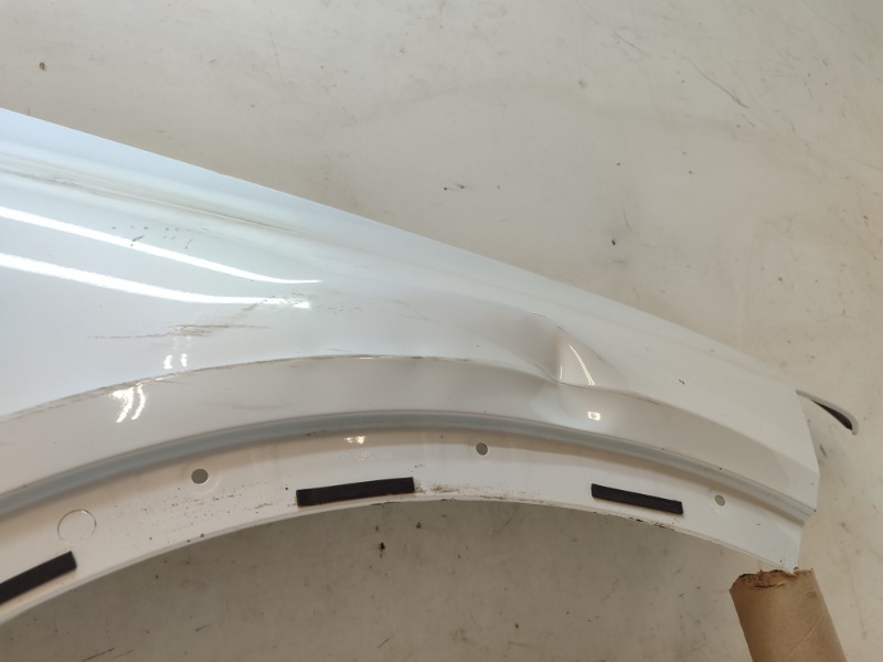 Крыло переднее правое