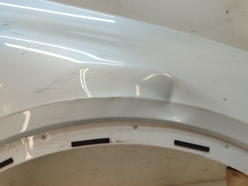 Крыло переднее правое