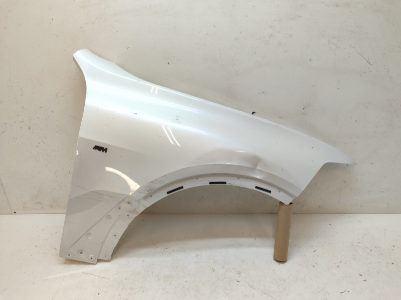 Крыло переднее правое