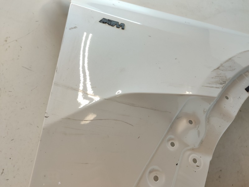 Крыло переднее правое