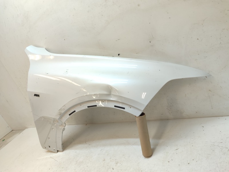 Крыло переднее правое