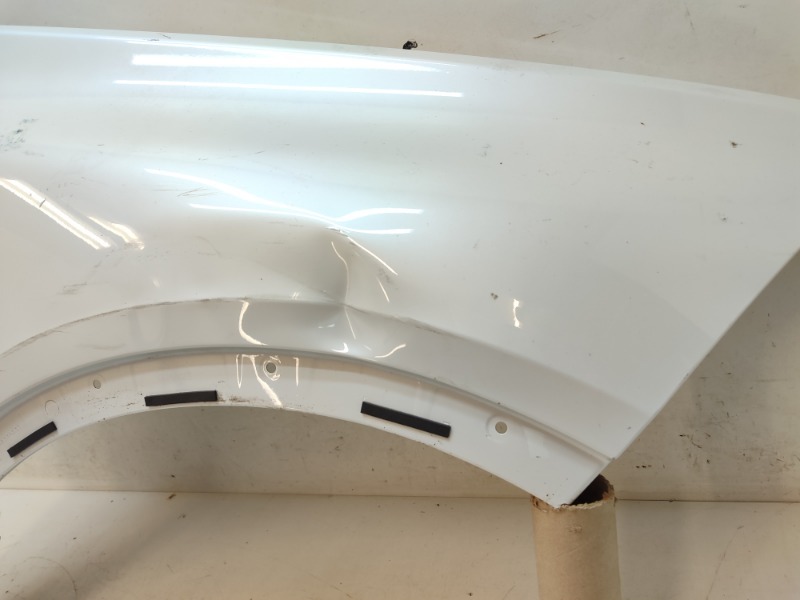 Крыло переднее правое