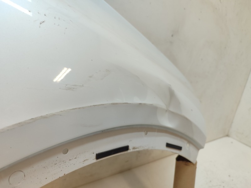 Крыло переднее правое