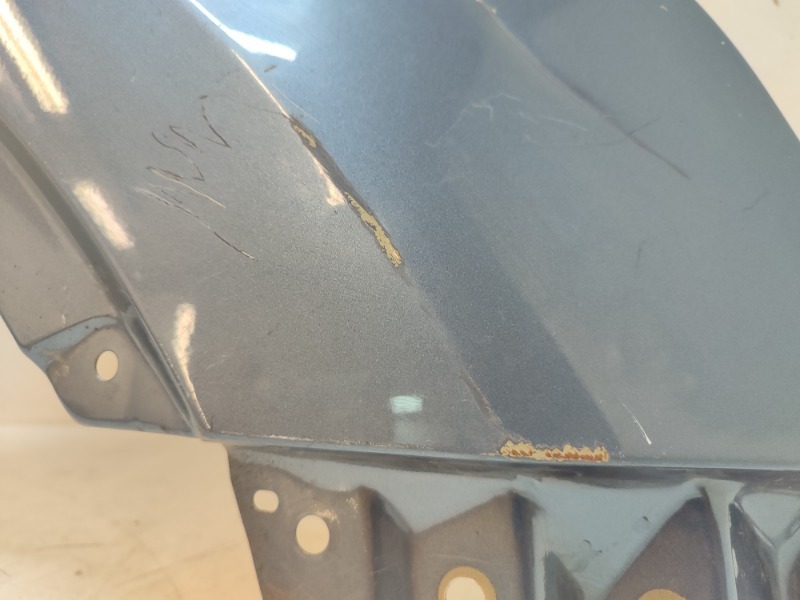 Крыло переднее правое