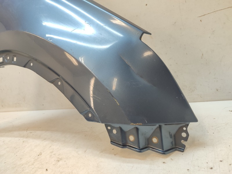 Крыло переднее правое