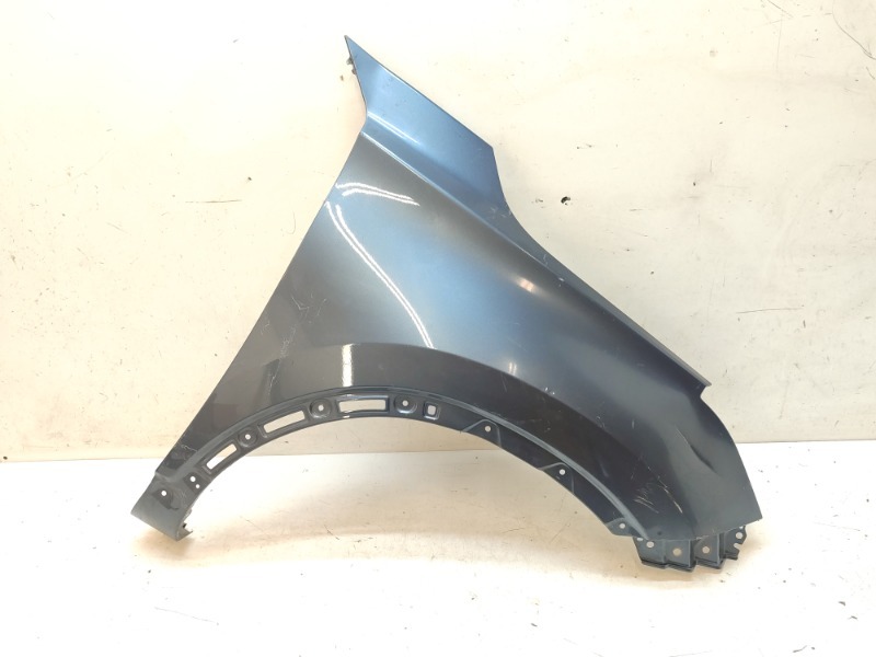 Крыло переднее правое