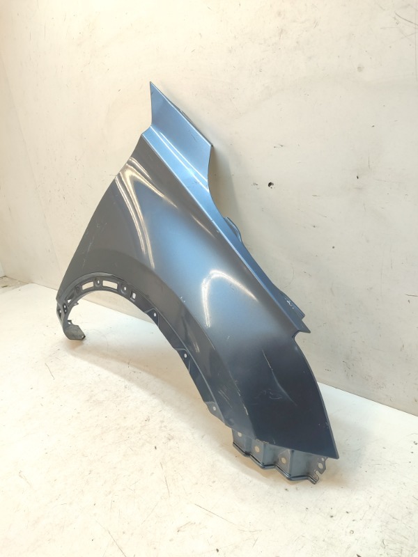 Крыло переднее правое