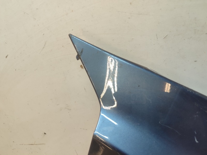 Крыло переднее правое