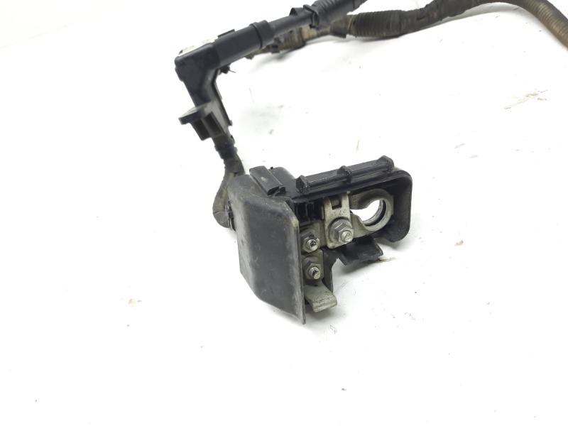 Клемма аккумулятора +