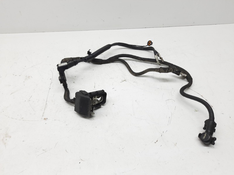 Клемма аккумулятора +