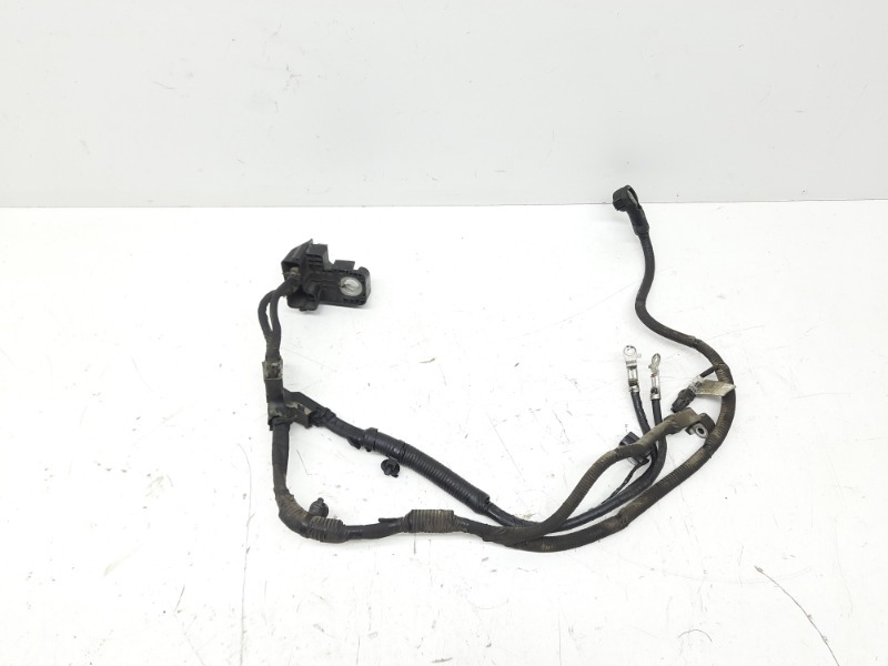 Клемма аккумулятора +