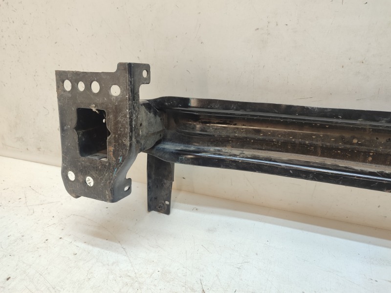 Усилитель переднего бампера