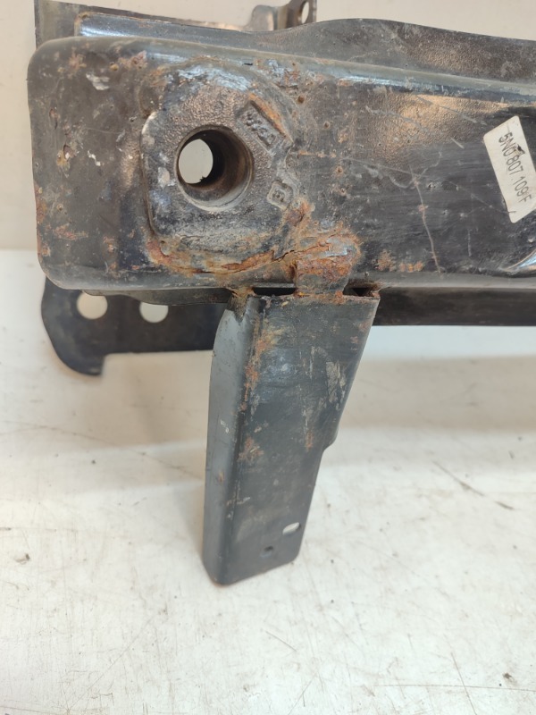 Усилитель переднего бампера