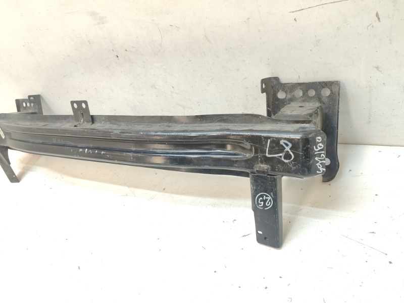 Усилитель переднего бампера