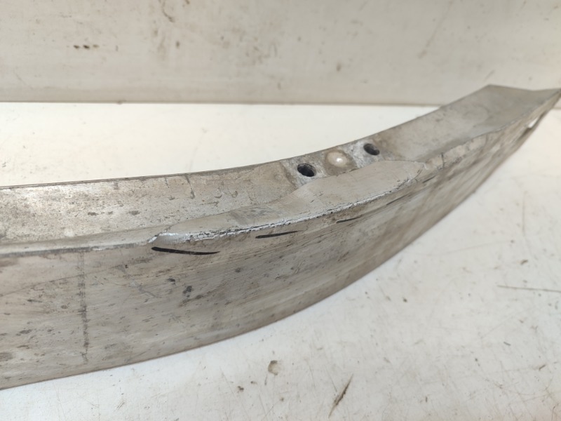 Усилитель переднего бампера