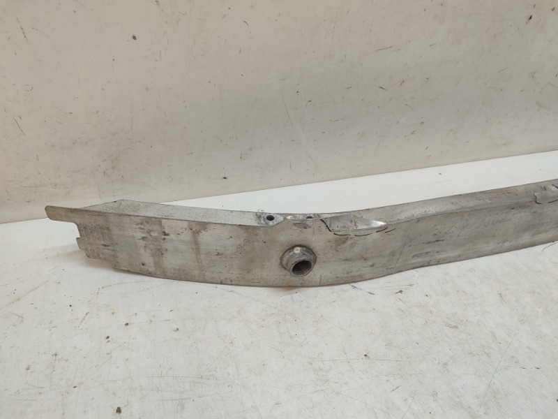 Усилитель переднего бампера