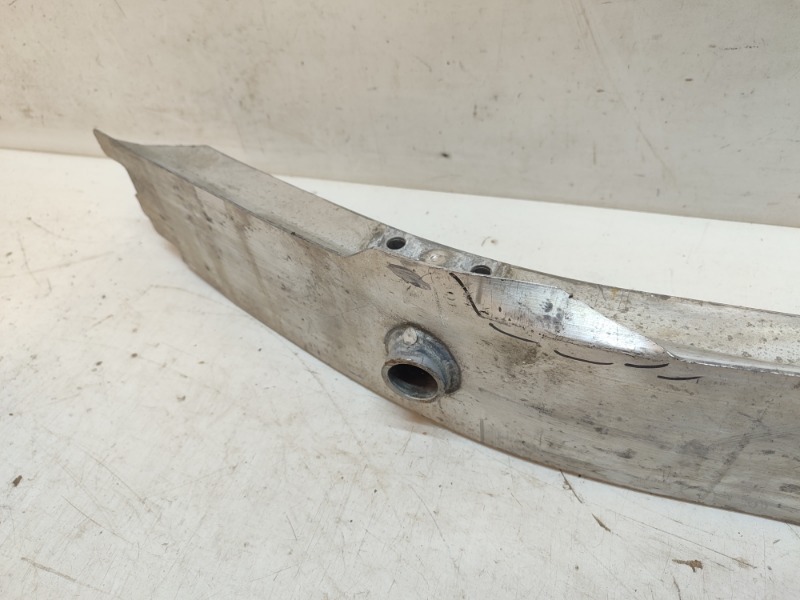 Усилитель переднего бампера