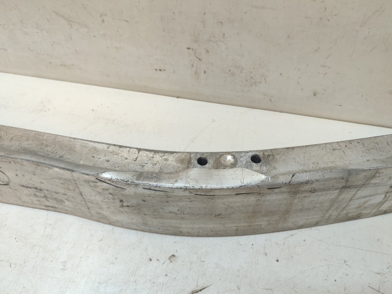 Усилитель переднего бампера