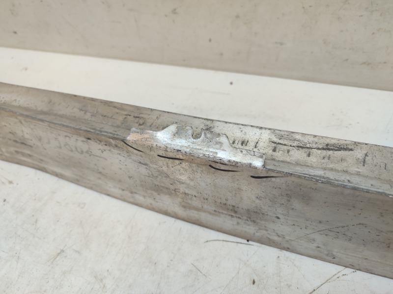 Усилитель переднего бампера