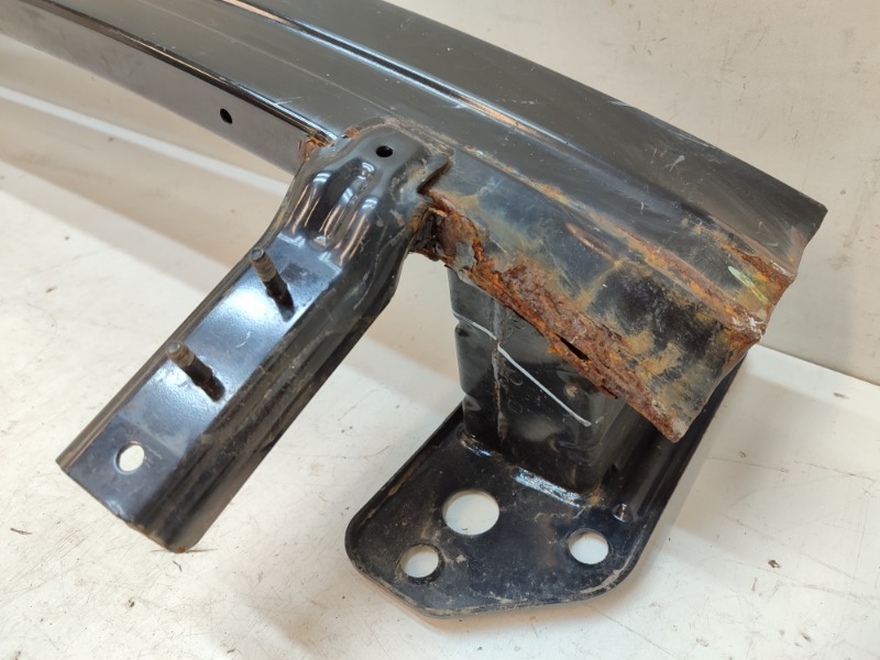 Усилитель переднего бампера