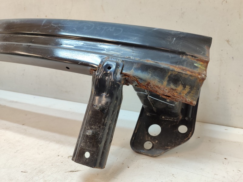 Усилитель переднего бампера