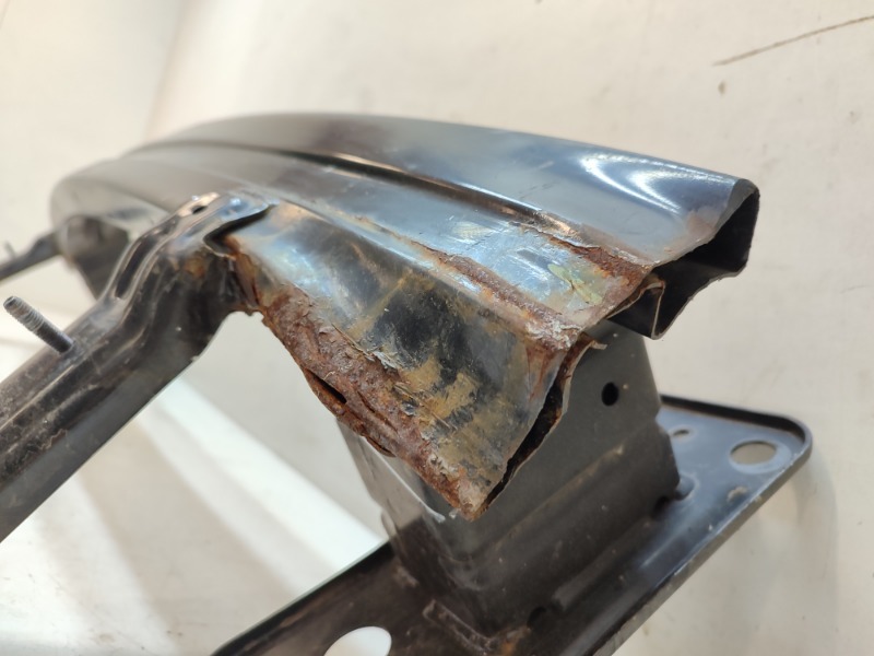 Усилитель переднего бампера