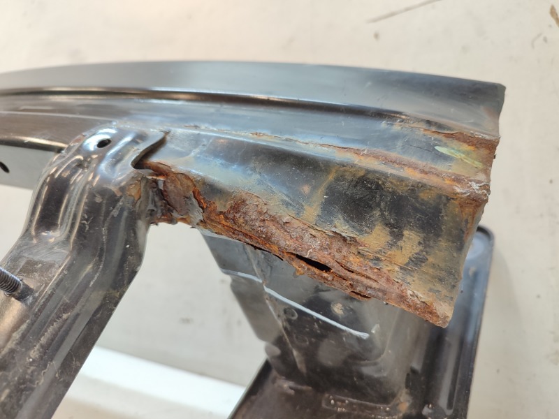 Усилитель переднего бампера