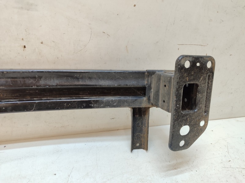 Усилитель переднего бампера