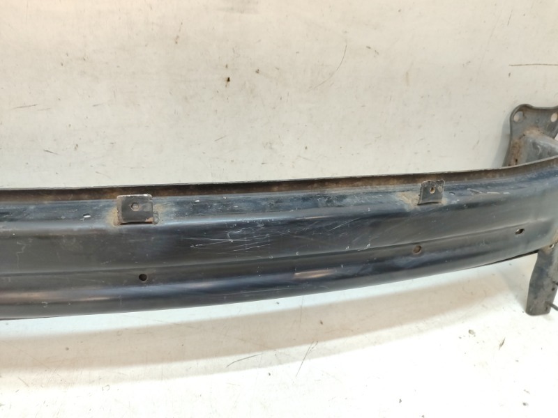 Усилитель переднего бампера