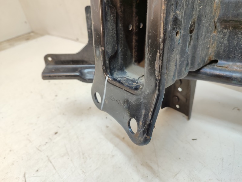 Усилитель переднего бампера