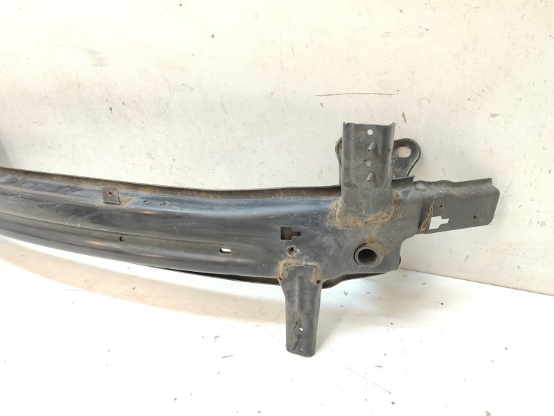 Усилитель переднего бампера