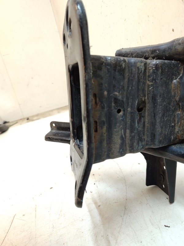 Усилитель переднего бампера