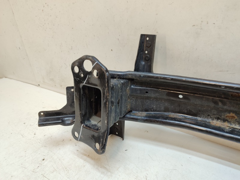 Усилитель переднего бампера