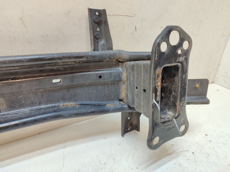 Усилитель переднего бампера