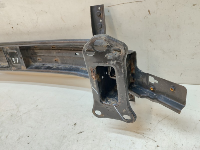 Усилитель переднего бампера