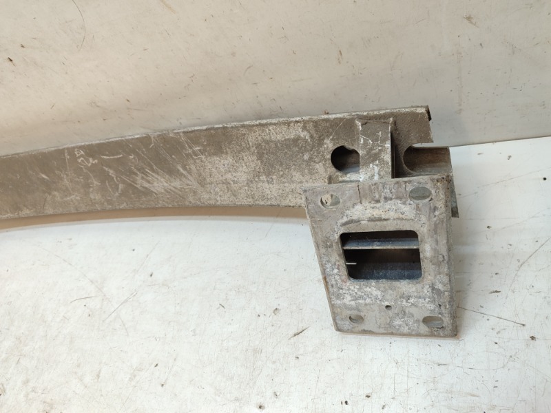 Усилитель заднего бампера