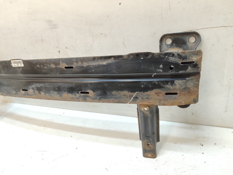 Усилитель переднего бампера