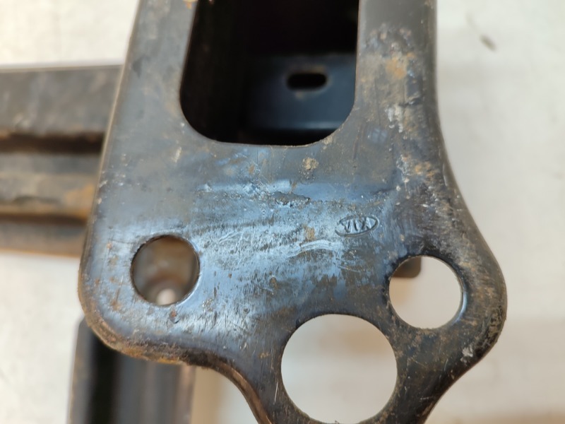 Усилитель переднего бампера