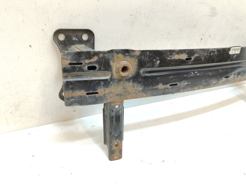 Усилитель переднего бампера