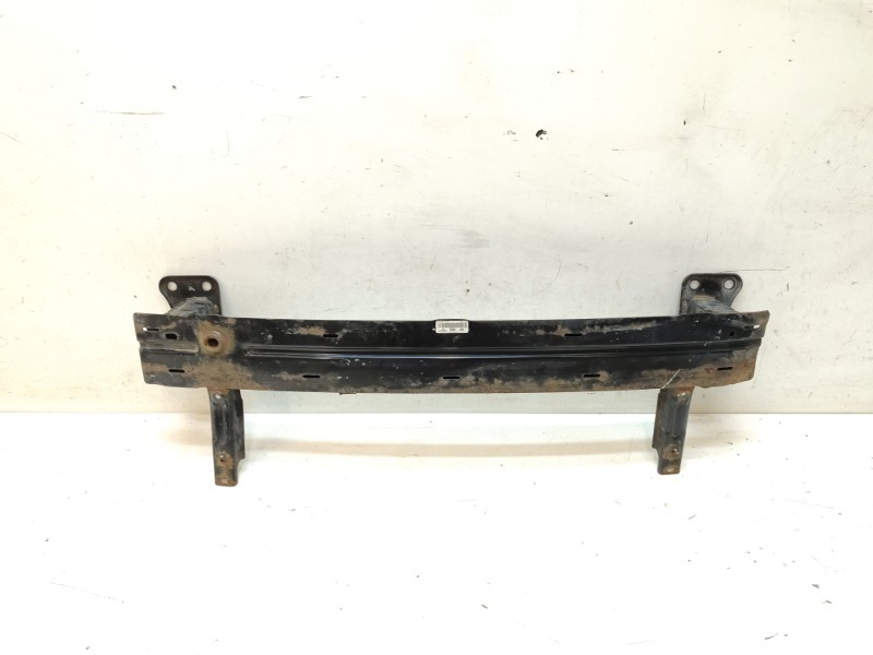 Усилитель переднего бампера