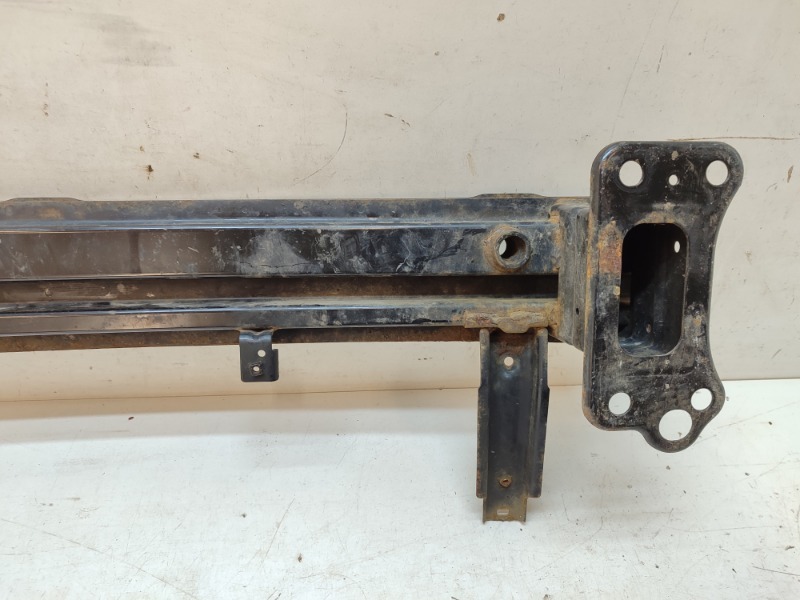 Усилитель переднего бампера