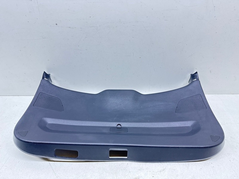 Обшивка крышки багажника